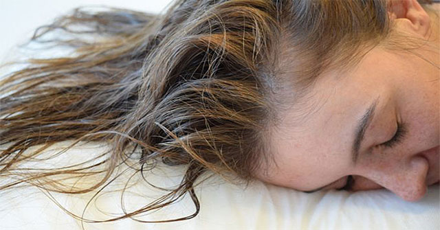 What happens when you let your wet hair go to sleep?