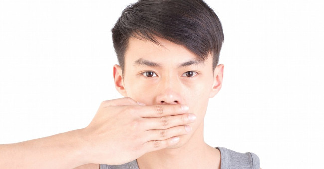 What is the taste in the mouth after waking up?