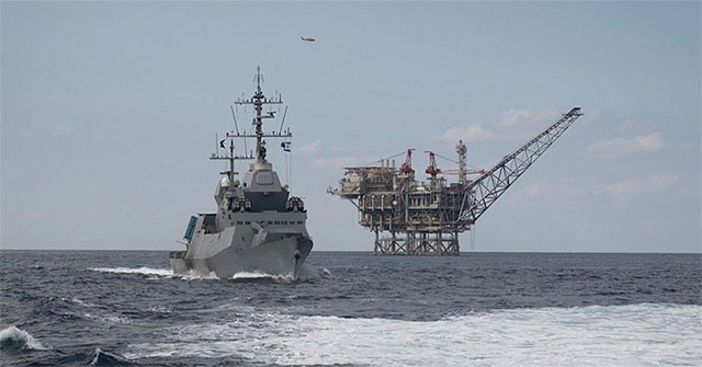 Which Israeli naval light guard ships are equipped with advanced weapons?