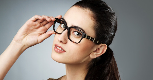 Who wears glasses is smarter than others?