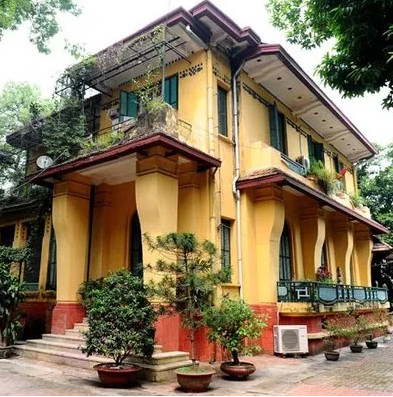 Why are all old villas painted yellow?