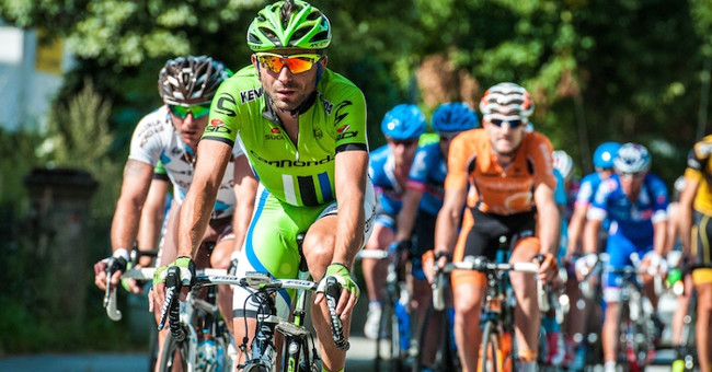Why are sports sunglasses different colors?
