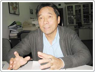 Why are Vietnamese students weak in applied science?
