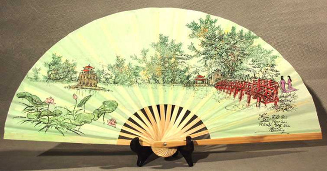 Why can electric fans and hand fans make people feel cool?