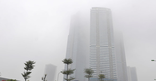 Why did Hanoi sink in a dense fog from morning to afternoon?