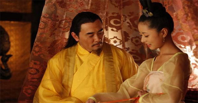Why did the ancient emperor spend the night with hundreds of thousands of beauties but not infected with sex?
