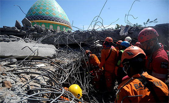 Why do a series of big earthquakes attack Indonesia?