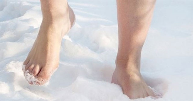 Why do people take their clothes off when they are about to freeze to death?