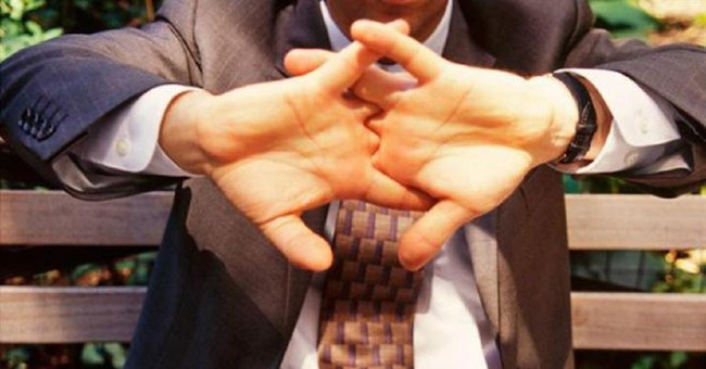 Why do so many people 'addiction' break their fingers?