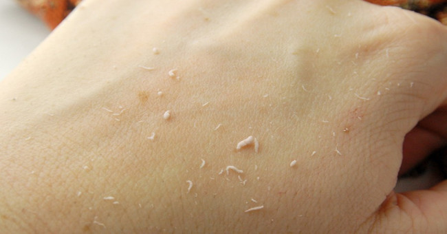 Why do you always bathe and lighten it every day and hate it?