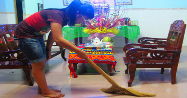 Why do you keep abstaining from garbage for three days of Tet?