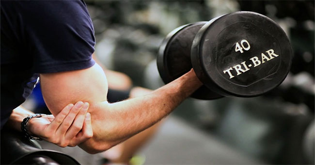 Why does our body vibrate every time we lift weights?