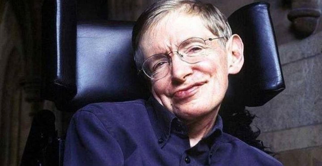Why does Stephen Hawking oppose the idea of ​​contacting aliens?
