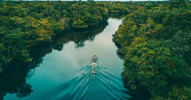 Why does the Amazon River longer than 6,000km without a bridge spanning?