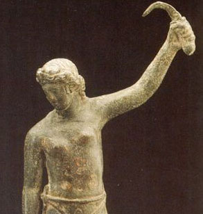 Why does the ancient Roman gladiator statue have a strange posture?