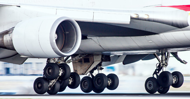 Why don't aircraft tires explode when landing?