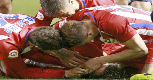 Why is a player with a head injury vulnerable to losing his tongue and dying?