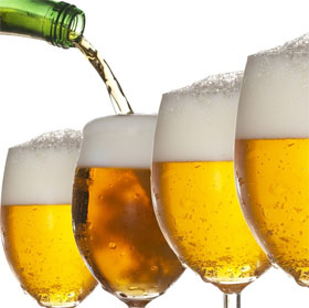 Why is beer pouring out better than drinking from cans?