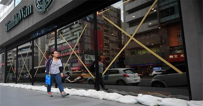 Why is it that every time the storm comes, people stick X on the glass door?
