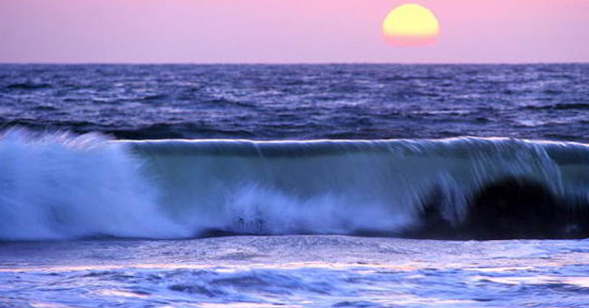 Why is there a tidal up and down phenomenon?