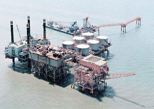 Will world oil output reach its peak next year?