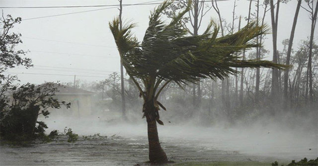 Wind power up to 300km / h, super storm 'monster' Dorian is almost still