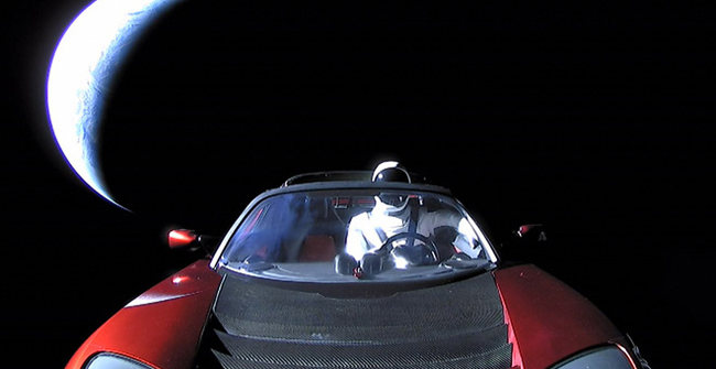 With this website, you will be able to track the location of the Tesla Roadster that Elon Musk has launched into the Universe