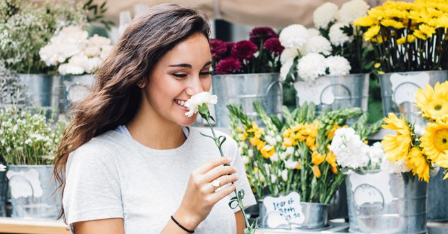 Women are more generous than men because of their brain activity