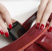 Women's bags are dirtier than the toilet