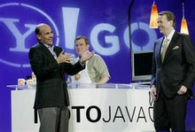 Yahoo-Motorola brings the Internet to customer pockets