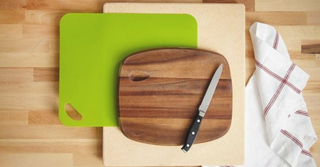 You will immediately remove the cleaning board with dishwashing liquid after knowing this