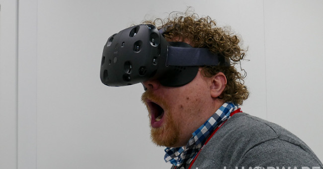 You will understand the real fear when wearing virtual reality glasses playing horror games when watching this clip