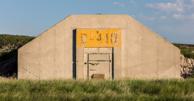 Zone 575 anti-apocalyptic bunker for rich American houses