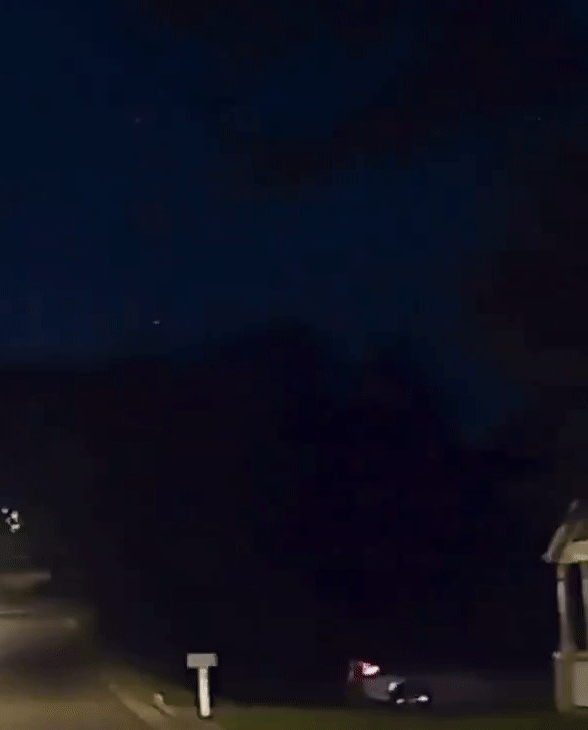 Picture 1 of A mysterious fireball blazing in the night in the United States, visible from Canada