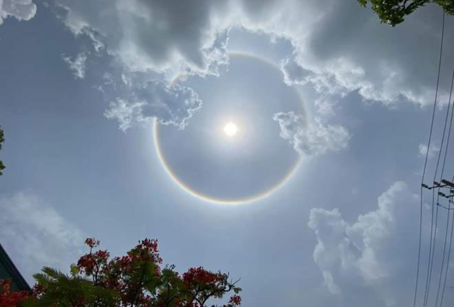 Picture 1 of Bunches of halo images appear beautiful in many Southeast provinces