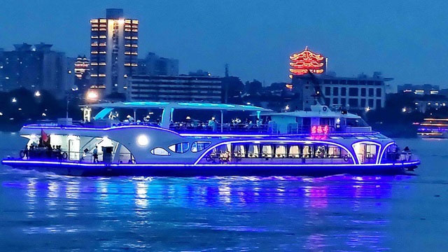 Picture 1 of China launches the largest electric-powered passenger ship