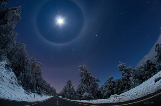 Picture 6 of Close-up of strange 'halo' around the sun and moon around the world