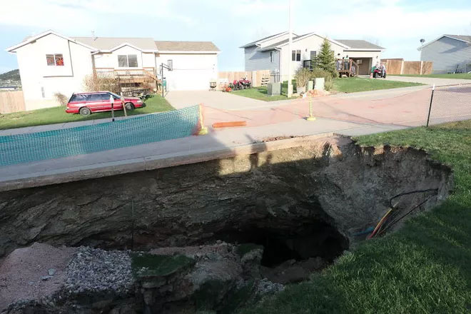 Discover the mysterious mine system beneath the deep hole of death in the middle of the neighborhood Picture 2