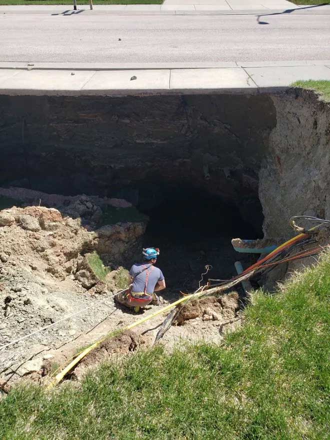 Discover the mysterious mine system beneath the deep hole of death in the middle of the neighborhood Picture 4