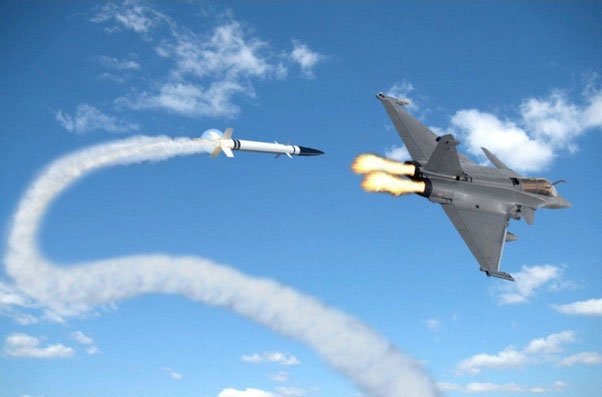 Picture 2 of Do rockets really chase fighters like in movies?