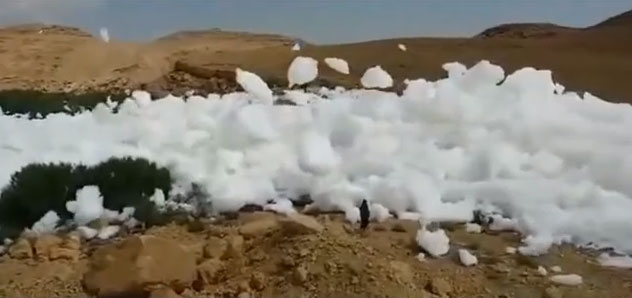 Picture 1 of Hundreds of tons of clouds fell on the sky, flying 1m from the head