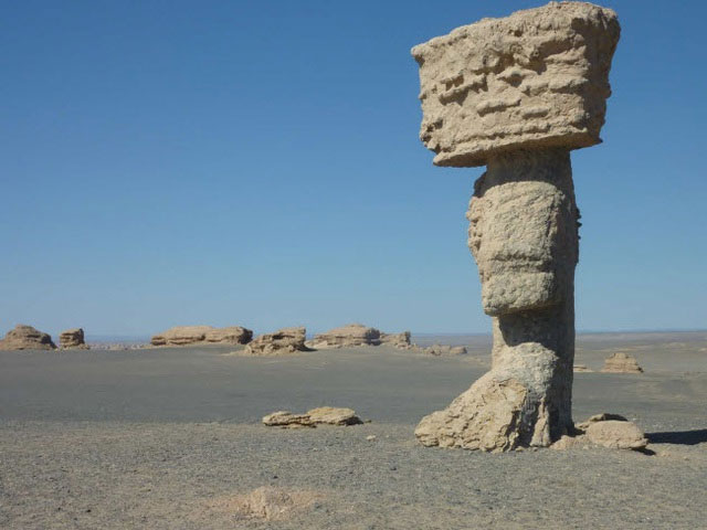 Picture 12 of Inside a 2,000 year old oasis in the desert of China