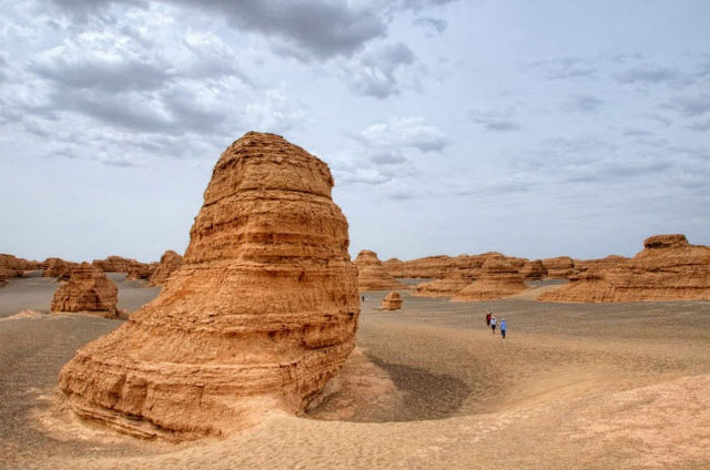 Picture 14 of Inside a 2,000 year old oasis in the desert of China