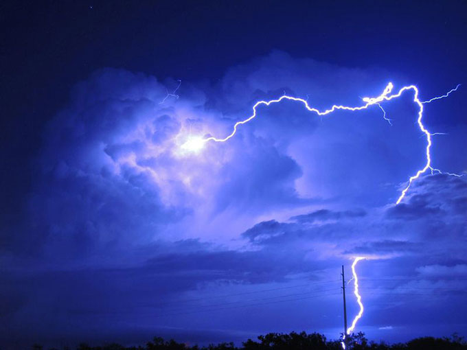 Picture 2 of Record of 700km of lightning