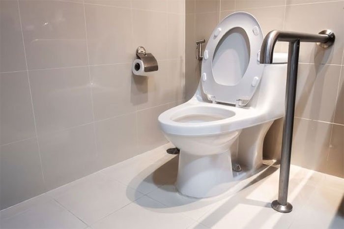 Picture 1 of Restrooms can spread Legionnaires' disease