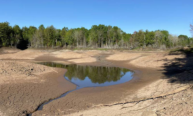 The lake is 1.5 km long and nearly runs out of water due to the death pit Picture 1