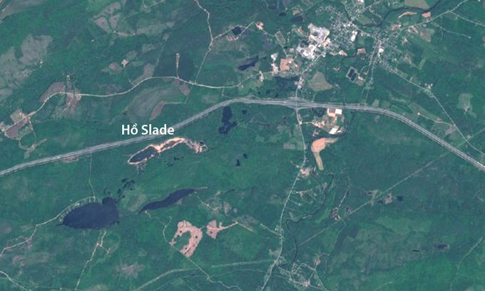 The lake is 1.5 km long and nearly runs out of water due to the death pit Picture 2