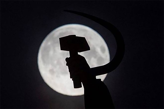 Picture 7 of The last supermoon of 2020 illuminates the sky