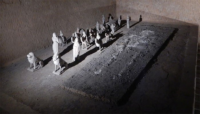 Picture 4 of The legend of the uniquely valuable stone coffin is found in a unique ancient tomb