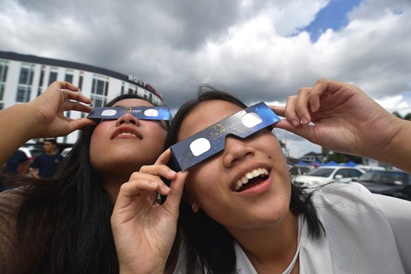 Picture 2 of The only way to observe eclipse in the decade in Vietnam